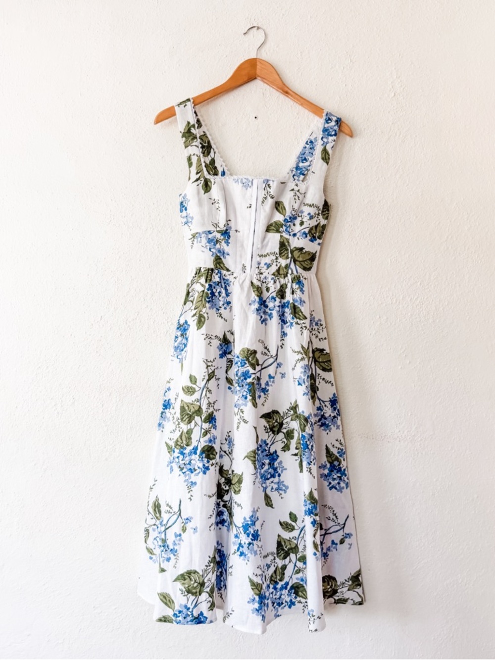 Reformation Tagliatelle Linen Midi Dress In Riviera Hydrangea Floral Print - Picture 2 of 8
